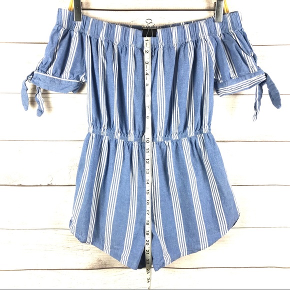 Hint of Blush Striped Off The Shoulder Romper Sz M - Picture 3 of 7